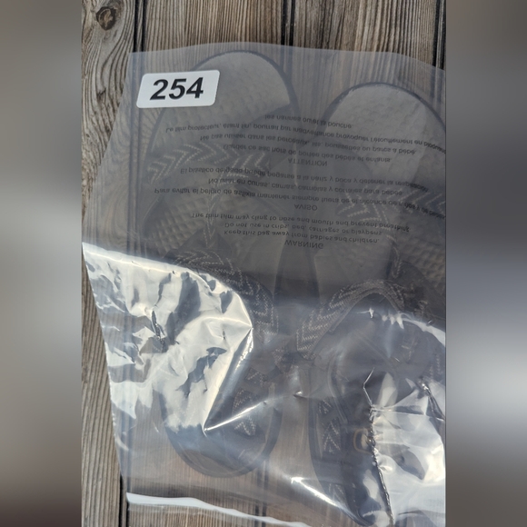 Keen Maupin Size 8.5 Contour Arch Hiking Sandal Black Gray - Picture 13 of 13